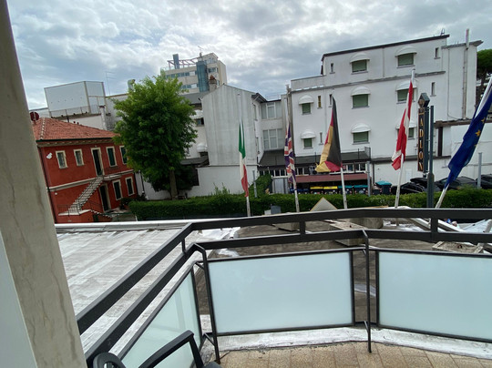 艾德隆酒店主图