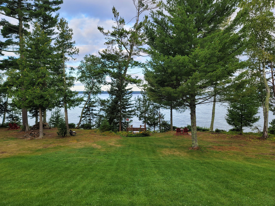 Siskiwit Bay Lodge Bed and Breakfast主图