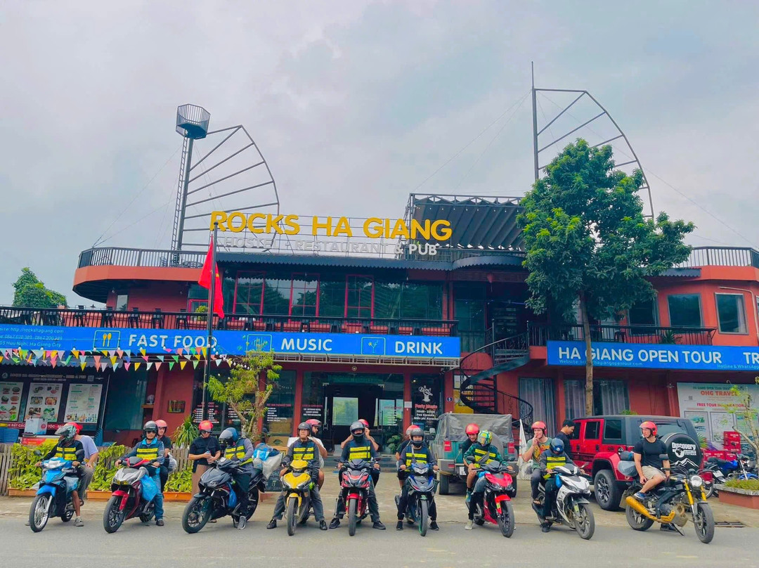 Rocks Ha Giang Hostel & Tour