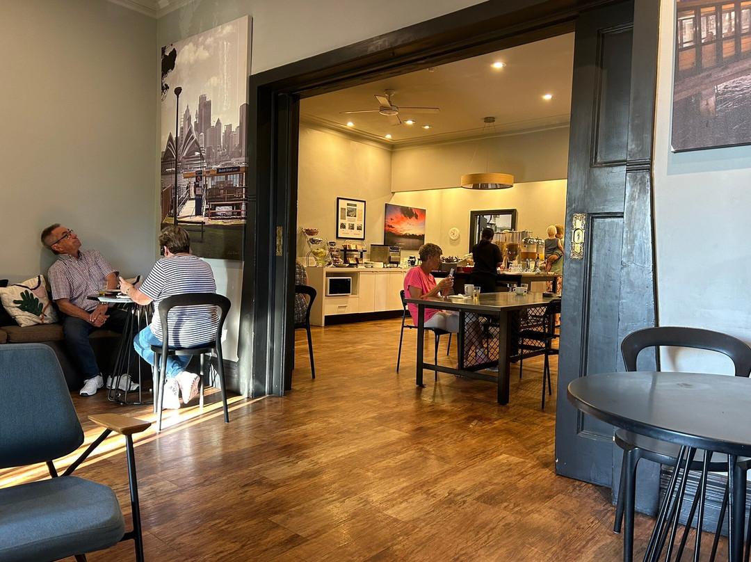 格兰费里旅社主图