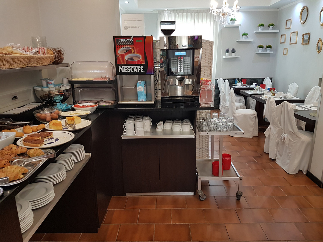 德尔玫瑰酒店主图