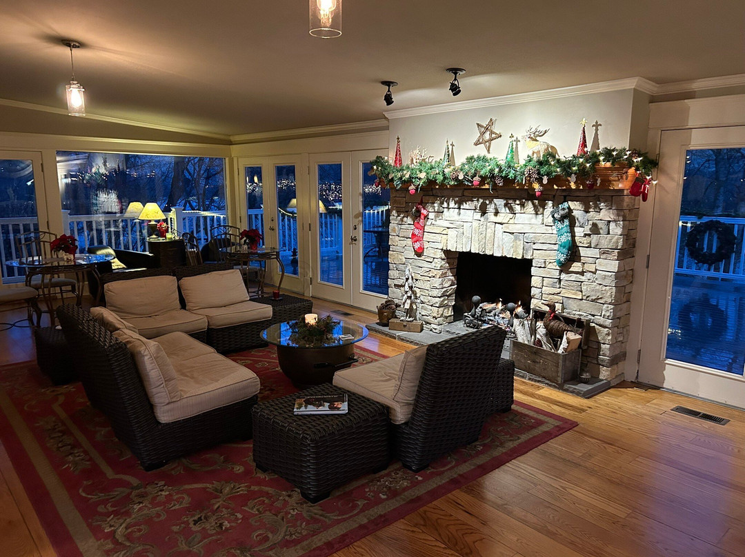 Warm Springs Inn & Winery主图