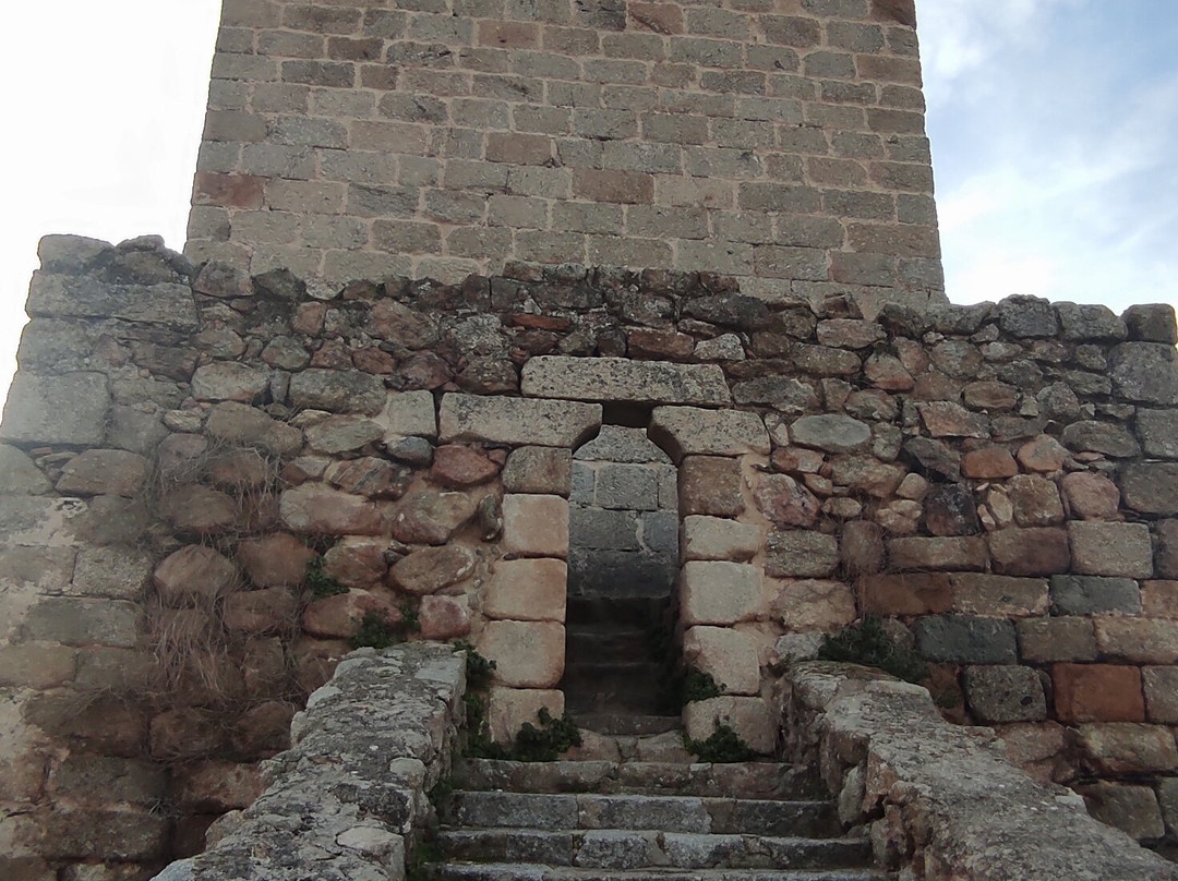 Iglesia Castillo de Santa María de Aguas Vivas景点图片