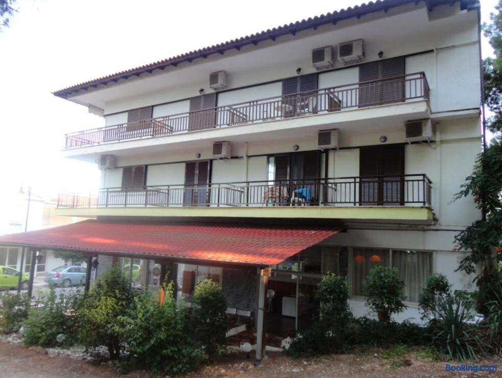 Chris Apartments