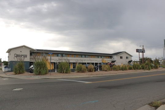 Balanced Rock Inn主图