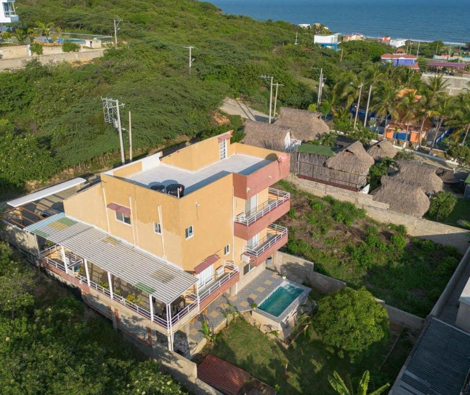 Bachue Kite Wing and House