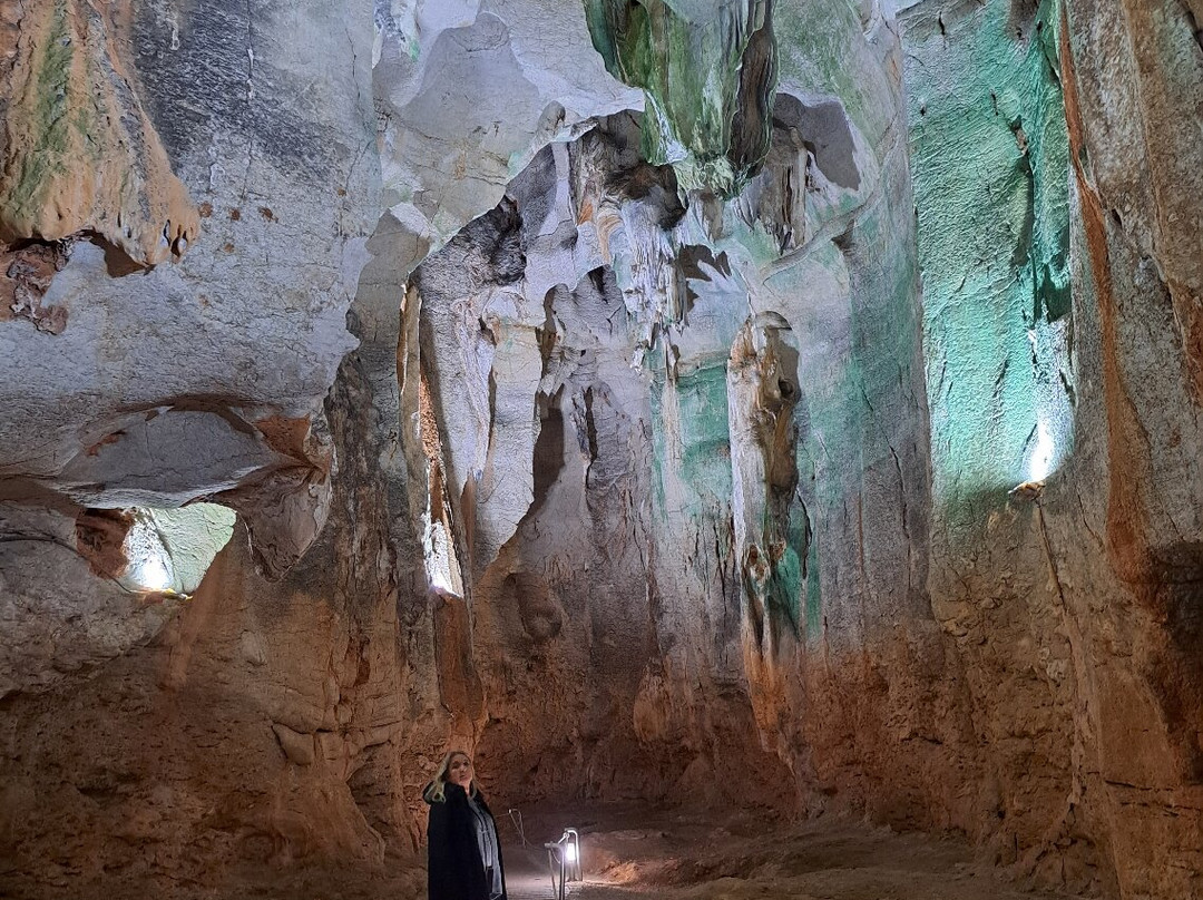 Prehistoric Cave Cueva de las Calaveras-Benidoleig必去景点