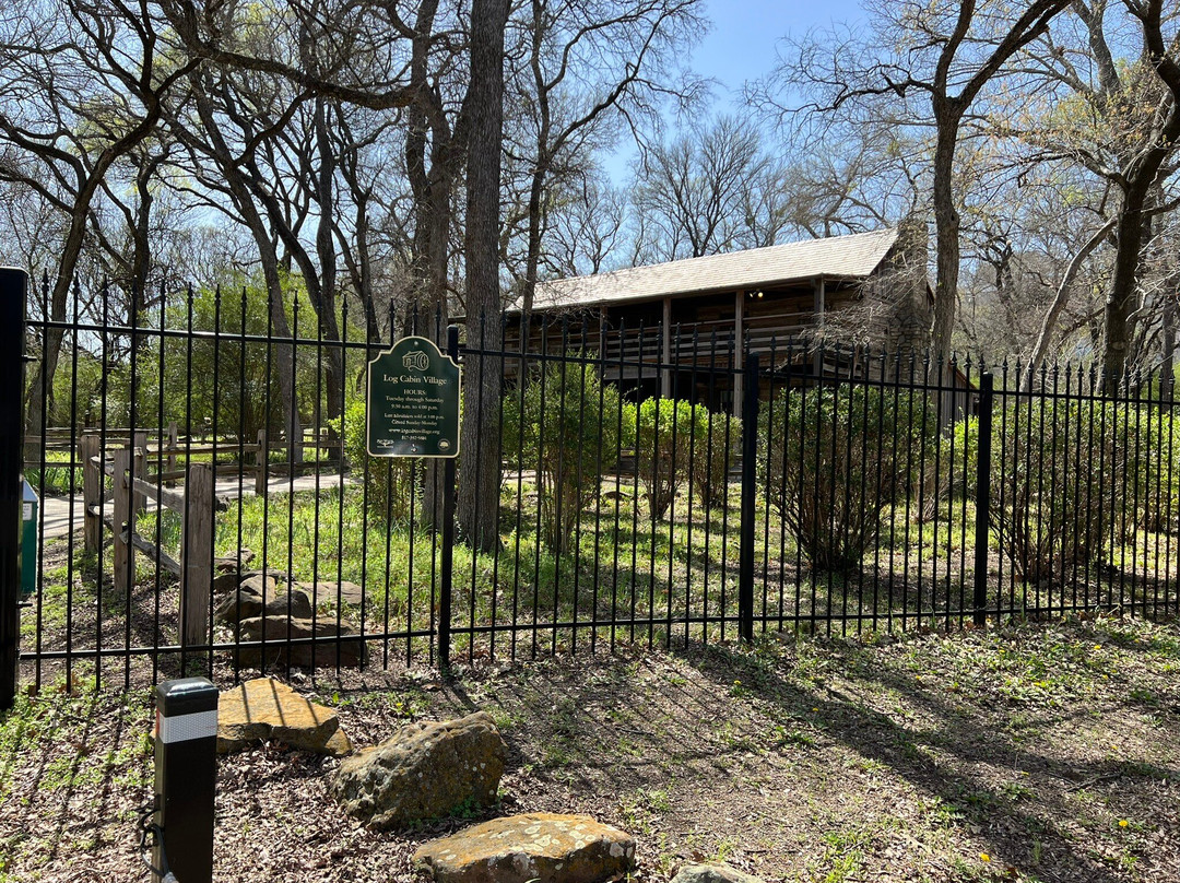 Log Cabin Village-沃思堡必去景点