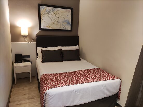 加泰罗尼亚卡斯泰尔奴酒店主图