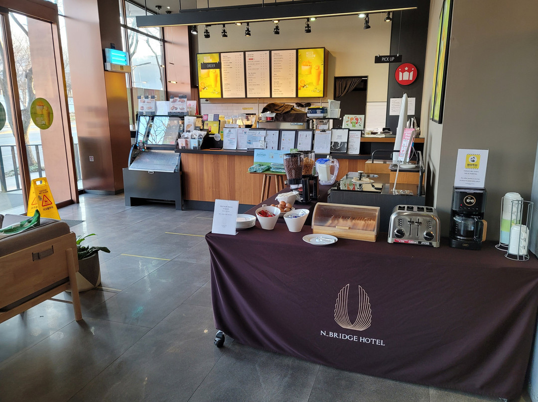 N Bridge Hotel主图