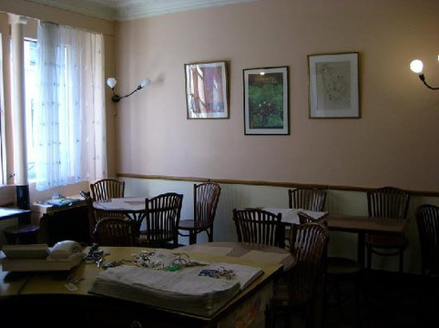 马里尼昂酒店主图