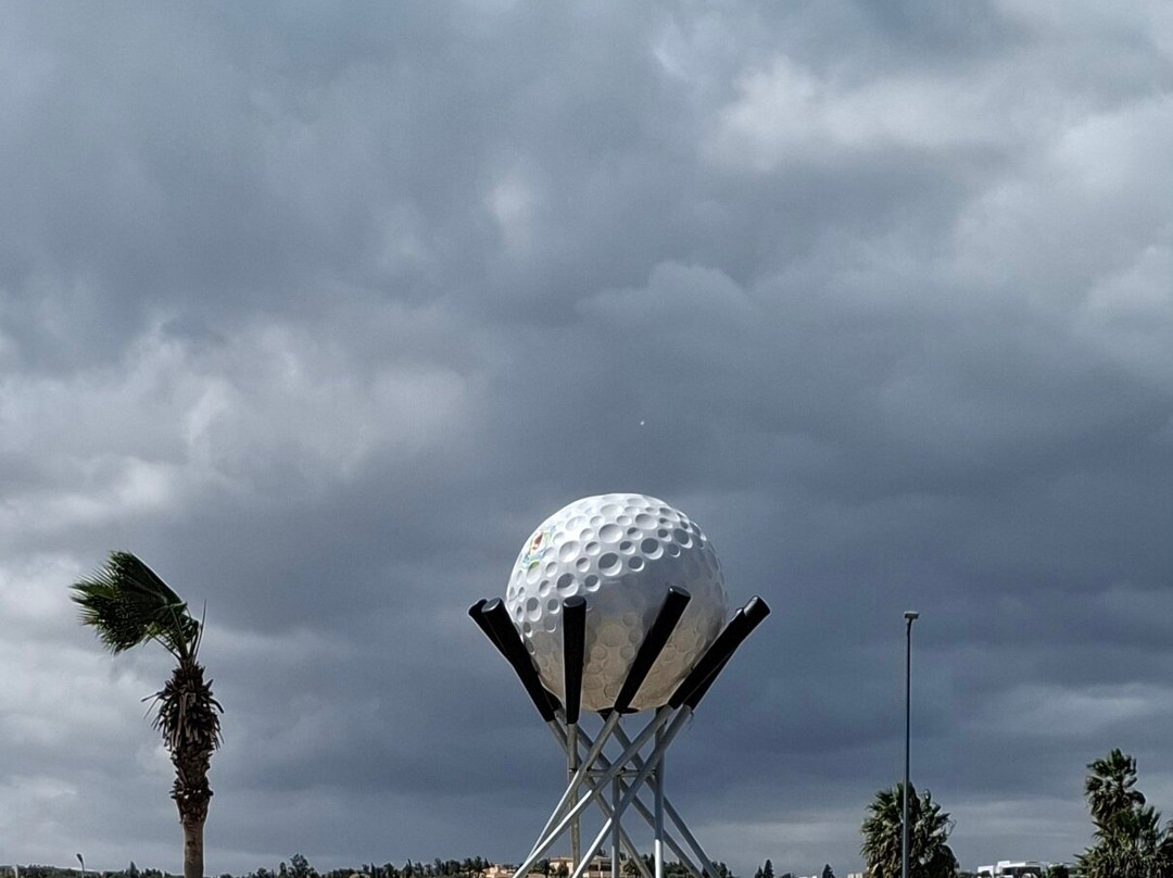 Golf Ball-康大维港必去景点