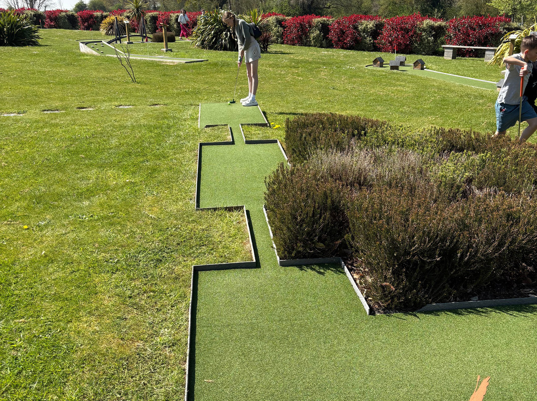 Green Minigolf-Saint-Aubin-des-Preaux必去景点