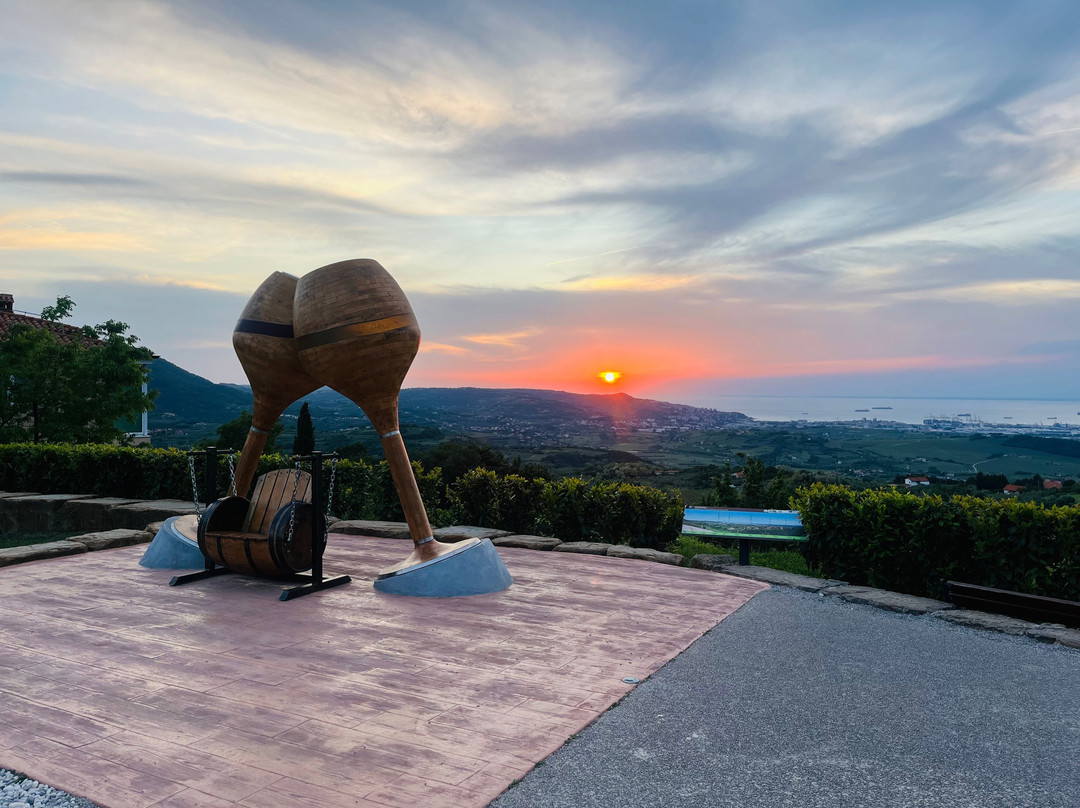 Wine Fountain Marezige-Marezige必去景点