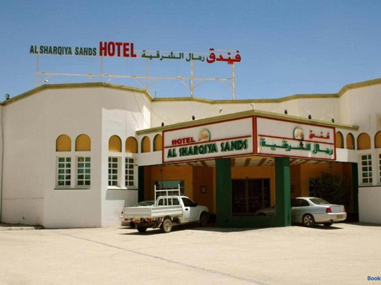 OYO 142 Al Sharqiya Sands Hotel