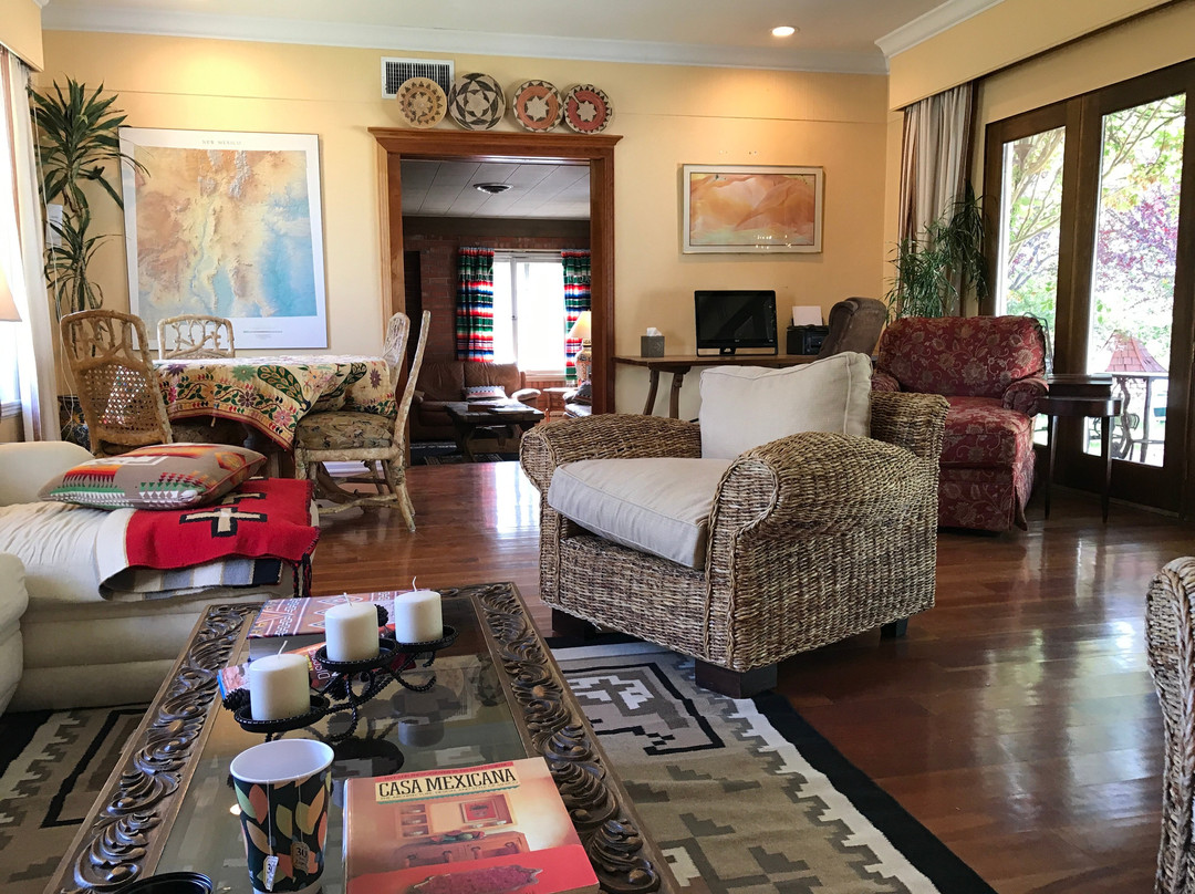 Casa Blanca Inn & Suites主图