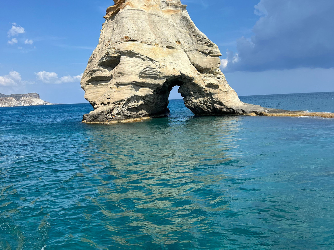 Travel me to Milos Tours-米洛斯岛必去景点