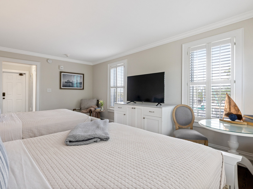 Tranquil House Inn主图