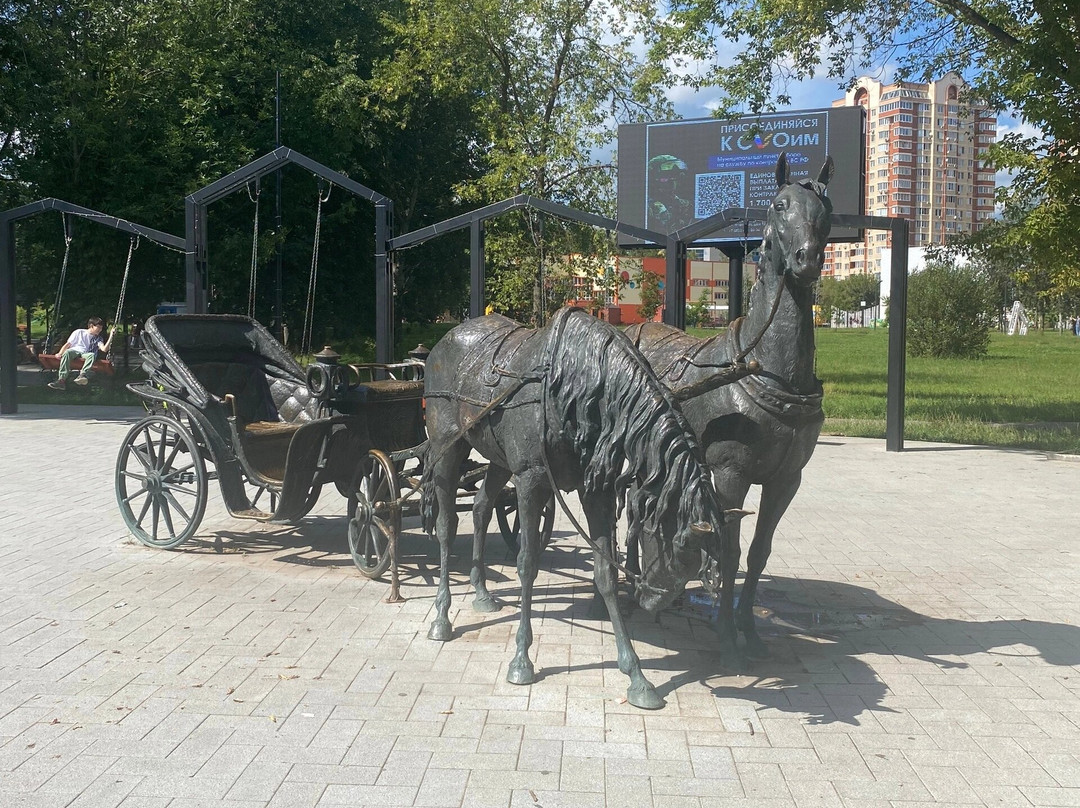 Sculpture Lasher and Pair of Horses景点图片