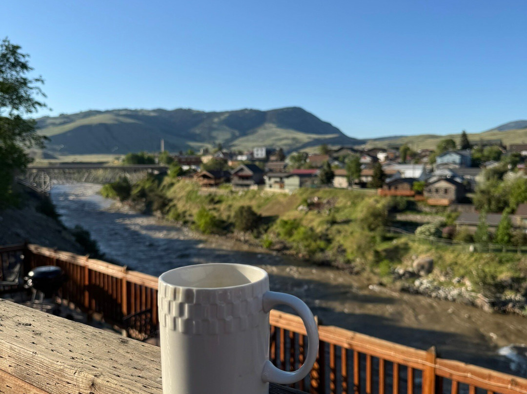 河边小木屋主图