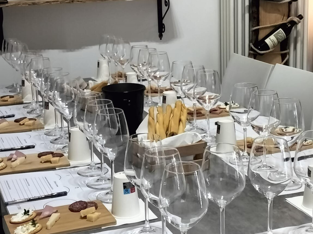 Enoteca Tibi-卡斯泰尔诺沃德尔加尔达必去景点