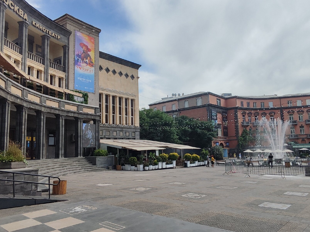 Charles Aznavour Square-埃里温必去景点