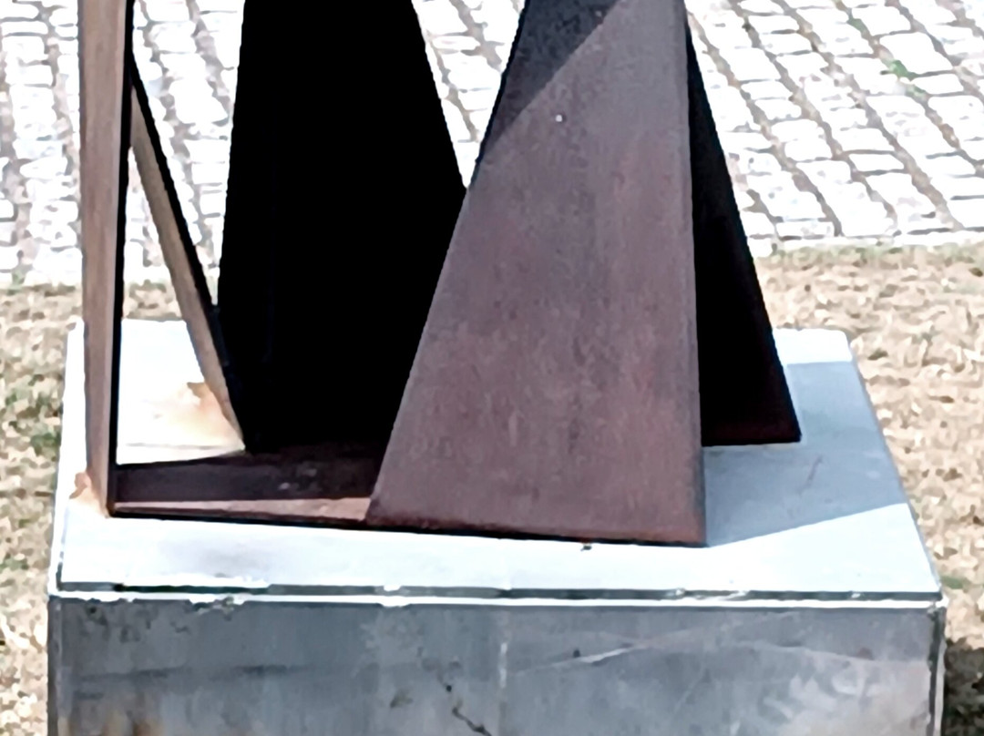 Escultura «little Box»-Candas必去景点