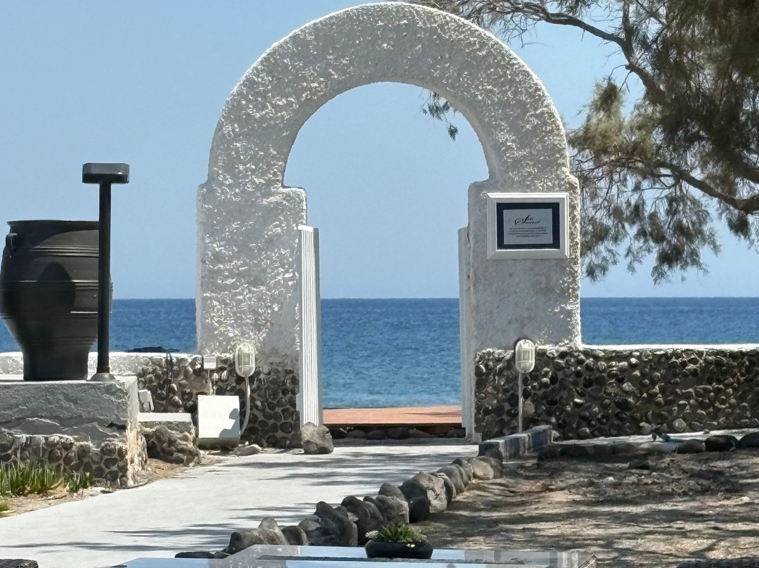 白色卡提吉斯海涛酒店主图