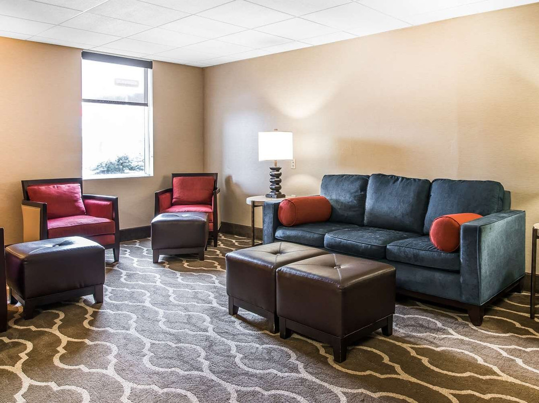 Burlington酒店住宿-Quality Inn & Suites