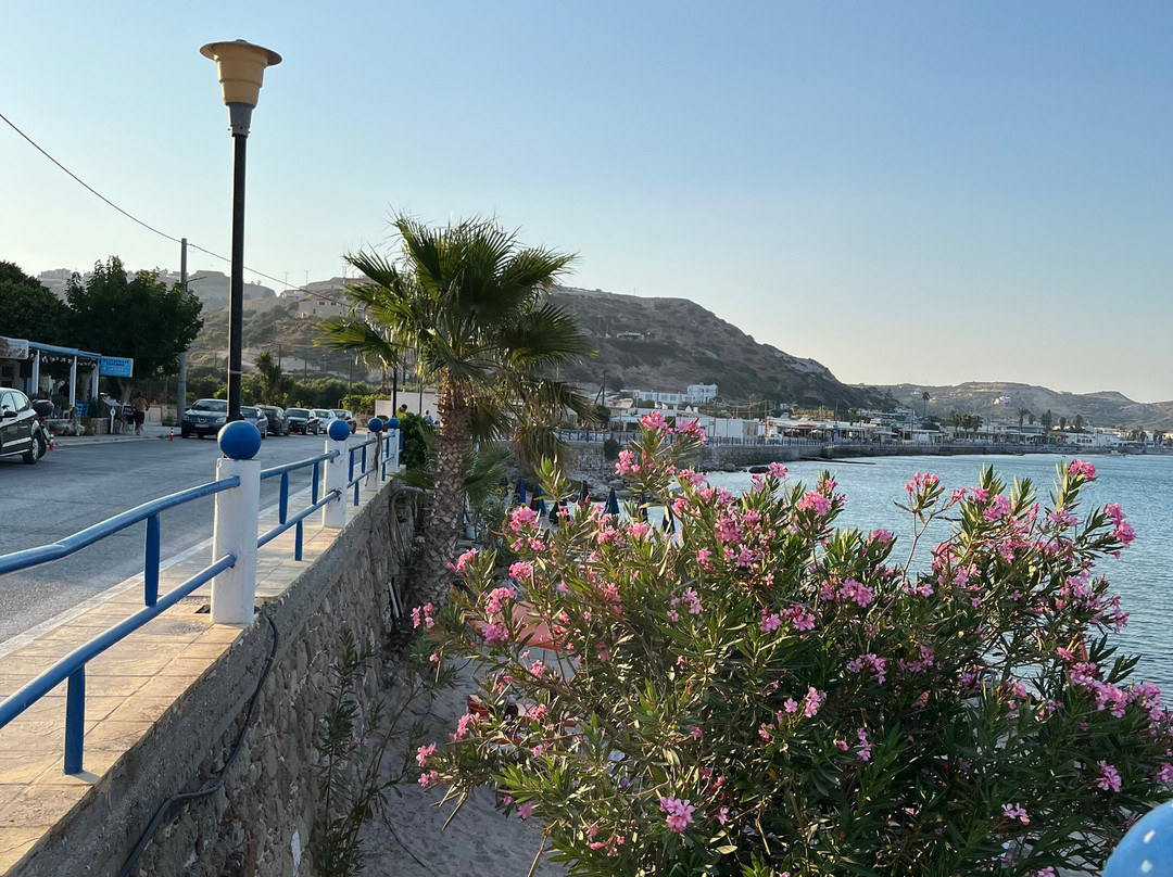 Kamari Bay Hotel主图