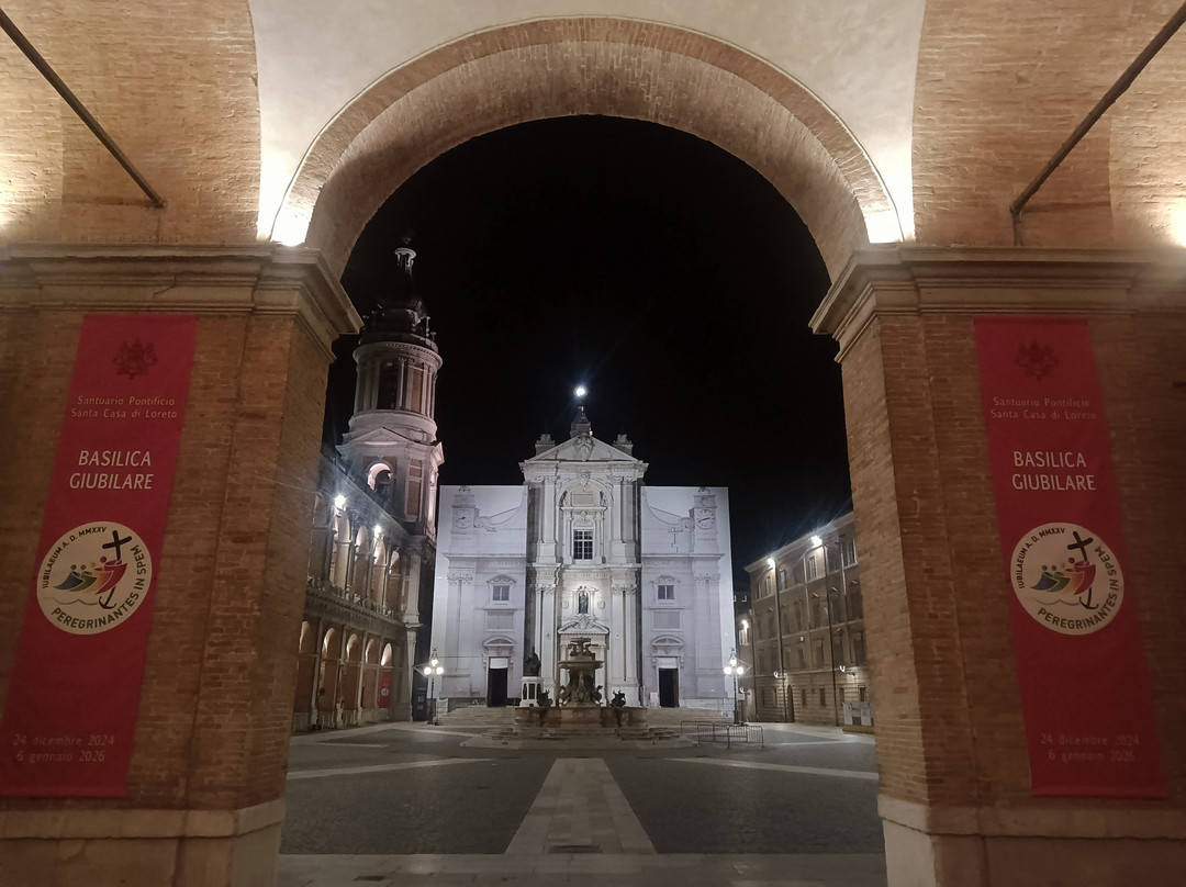Piazza della Madonna-Loreto必去景点