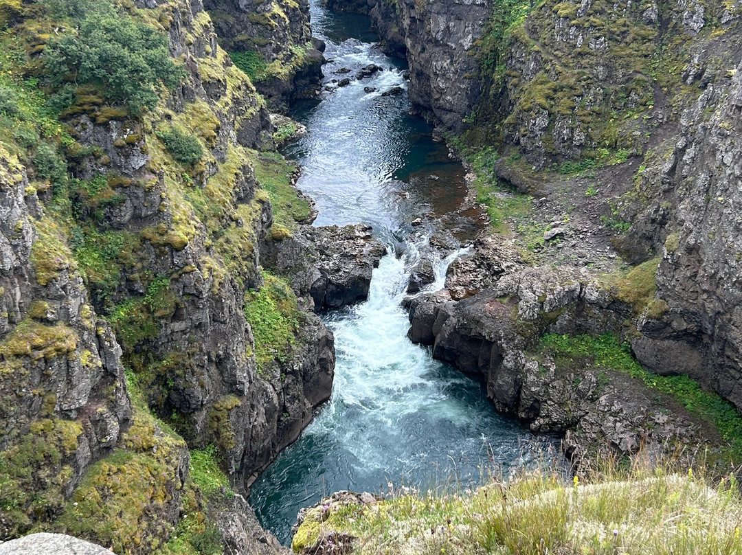 Kolugljufur Waterfall-华姆斯唐吉必去景点