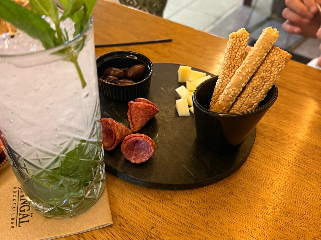 Jāngäl Cocktail Bar