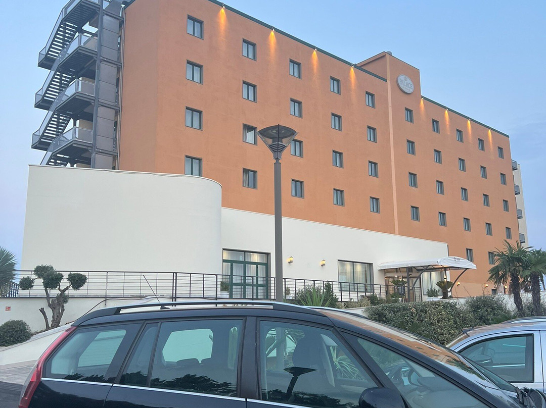 卢切拉皇宫酒店主图