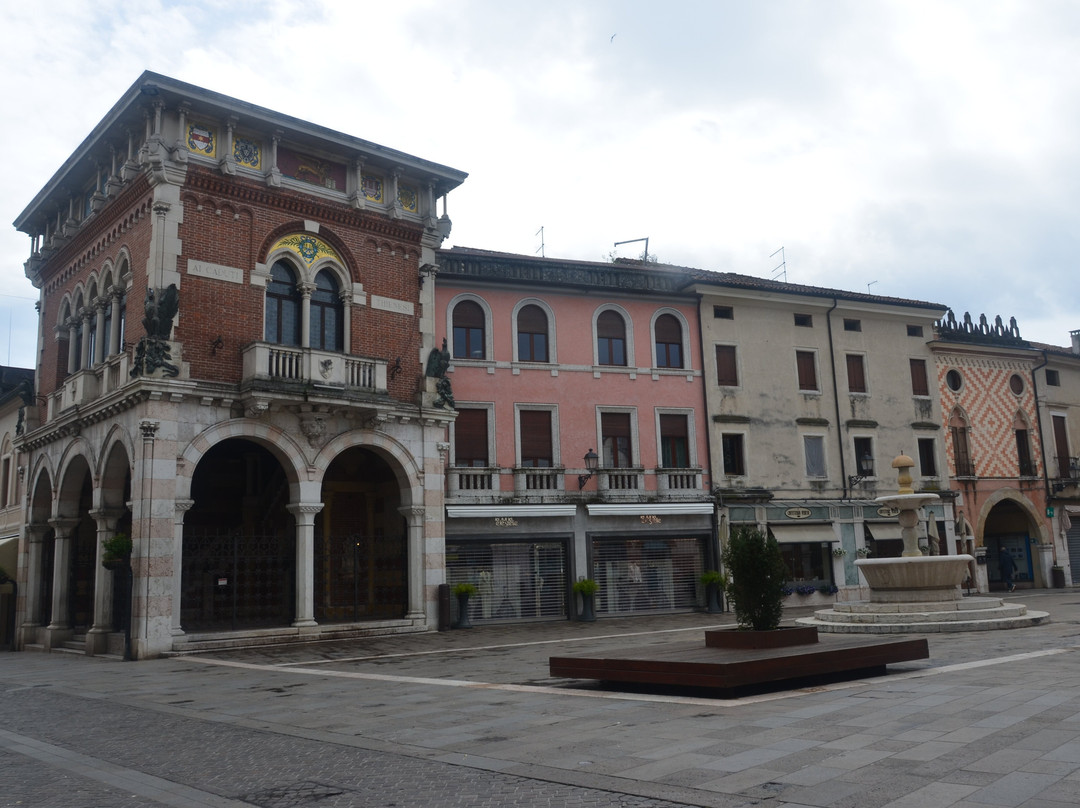 Antica Loggia - Monumento ai Caduti-Thiene必去景点