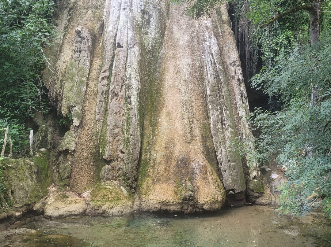 Cascade Petrifiante-Caylus必去景点