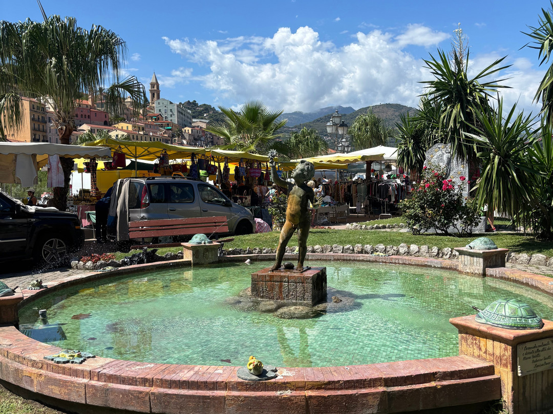 Mercato Del Venerdi-文蒂米利亚必去景点