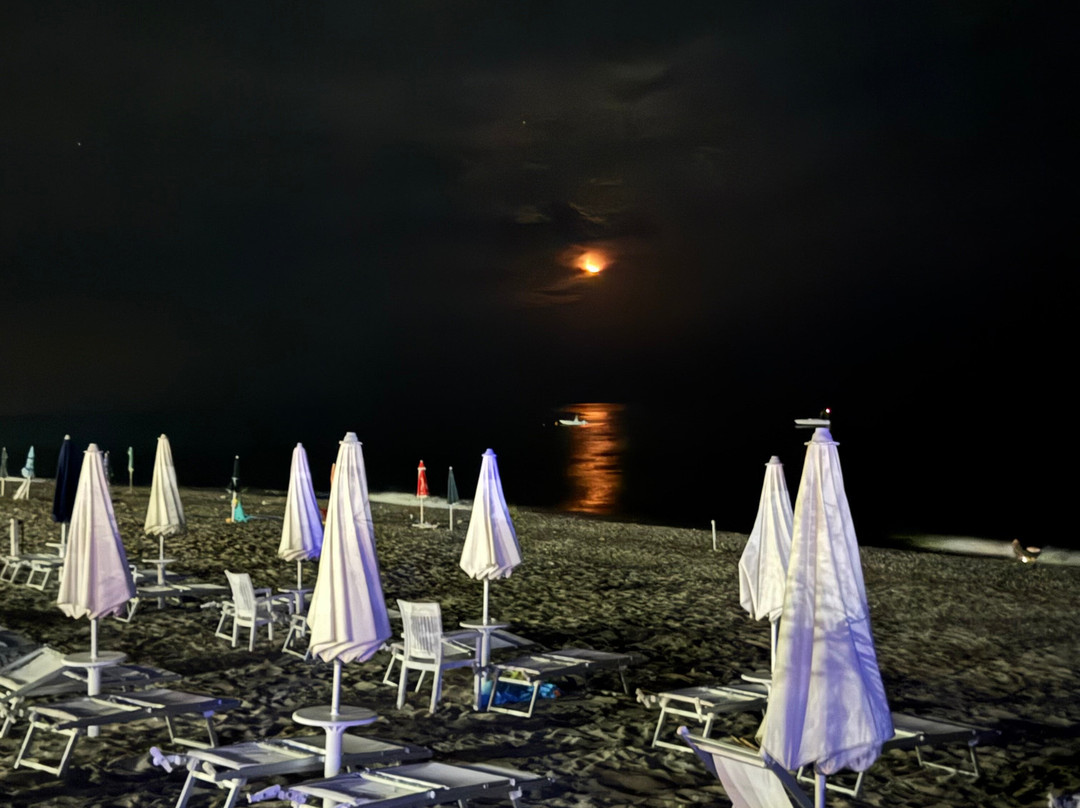 MOMA Beach Club-Monasterace Marina必去景点
