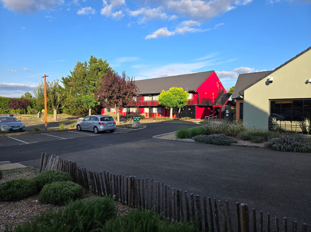 塞纳河畔维尔尼斯普瓦西钟楼酒店主图