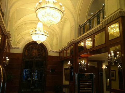 布拉格宫酒店主图