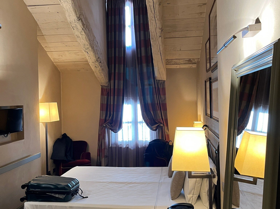 帕拉佐莱希尼酒店主图