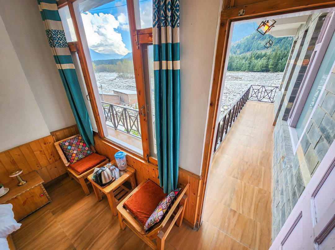 Singh Saab Rooms & Cafe