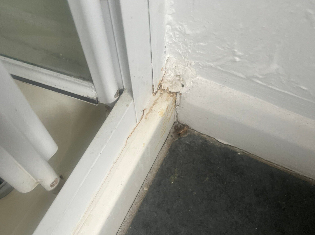 The Crown Hotel主图