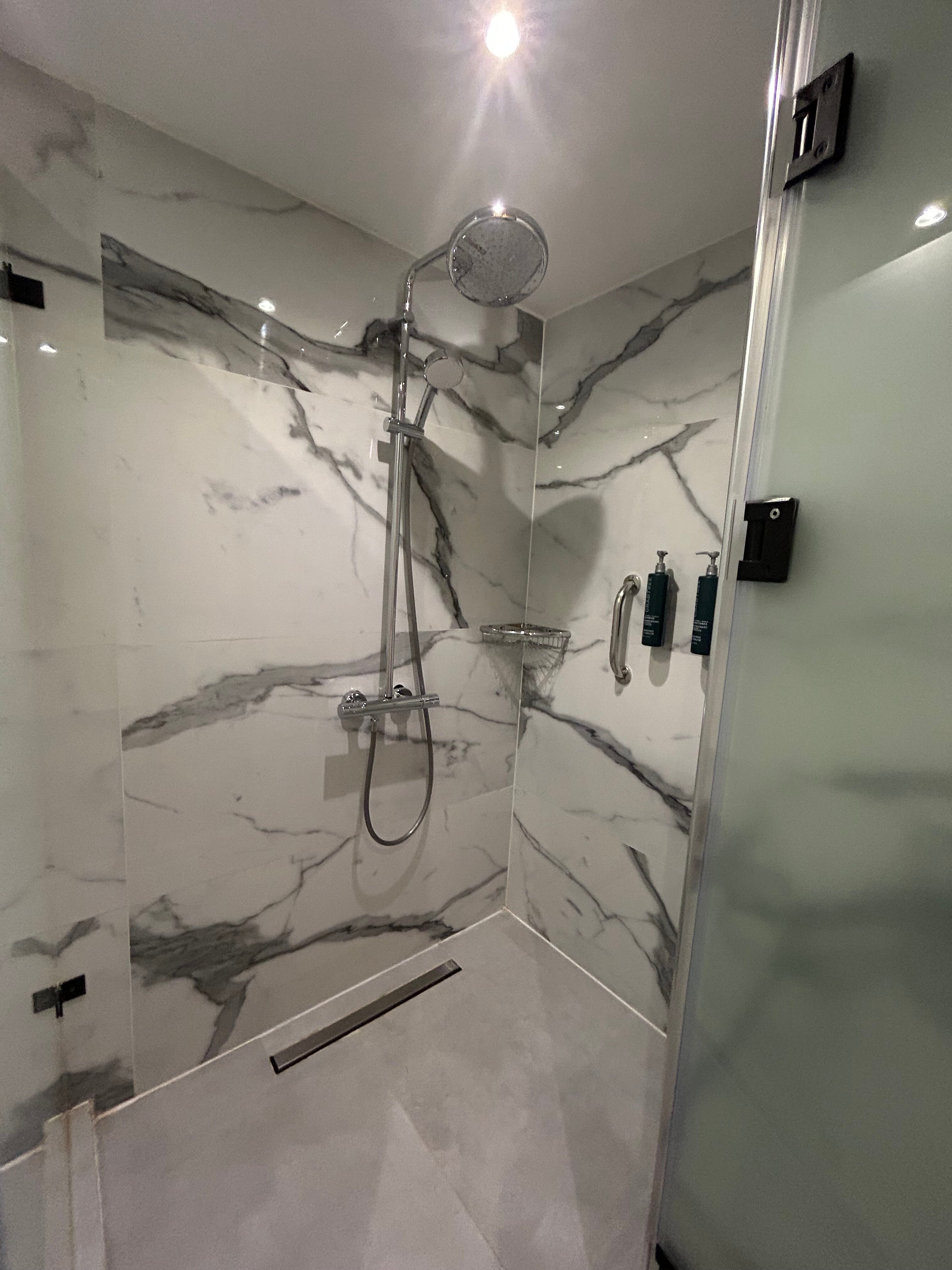 Hilton Garden Inn Samarkand-浴室