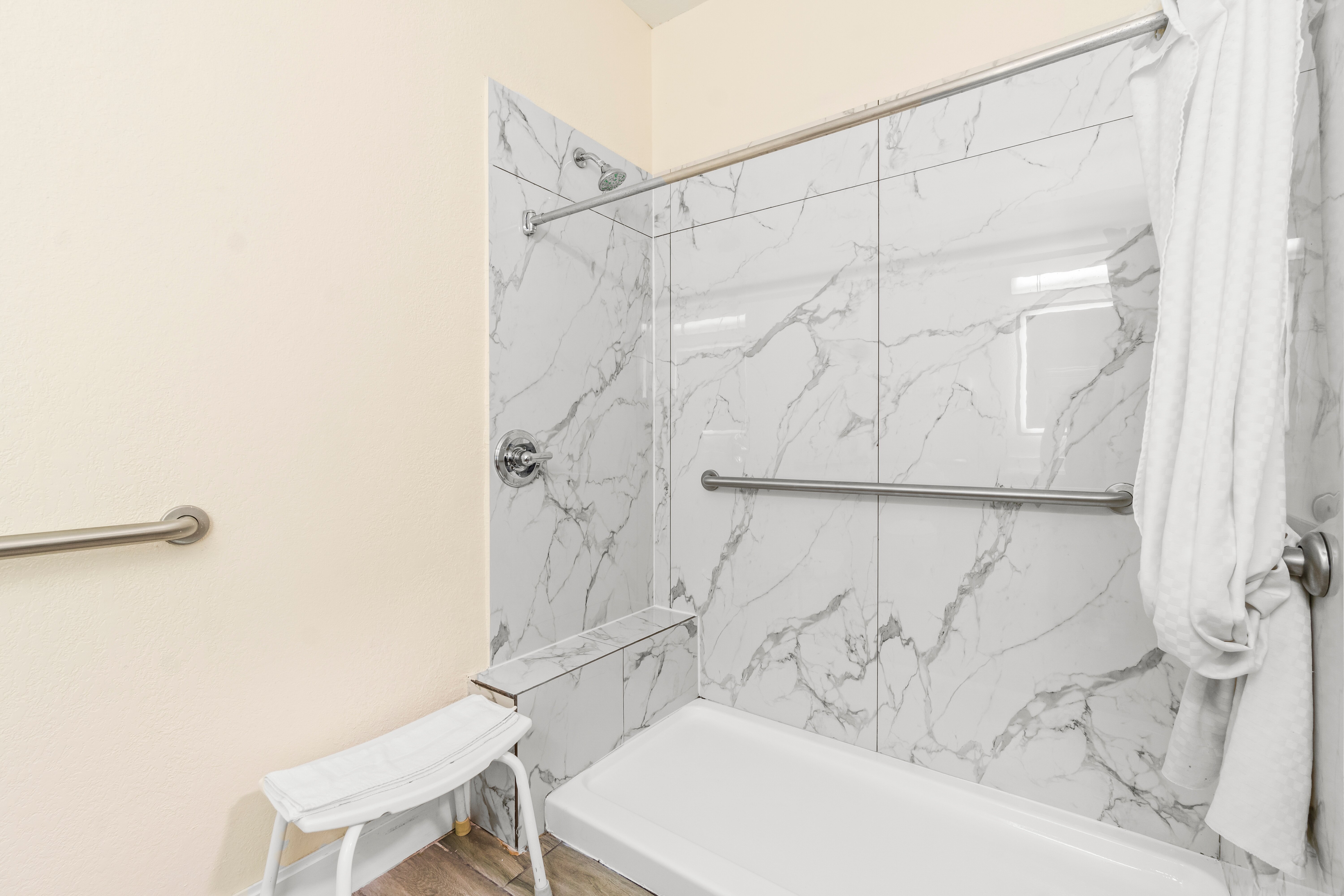 利文斯通贝斯特韦斯特普勒旅馆&套房酒店-浴室