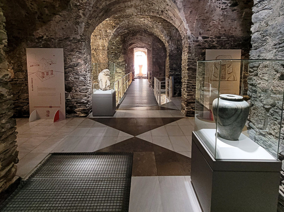 Cueva de Siete Palacios - Archaeological Museum-阿尔穆涅卡尔必去景点