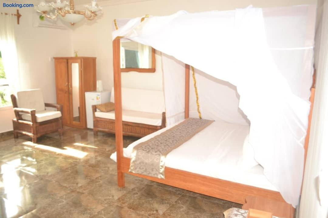 Chateau Mbeka'a Paris