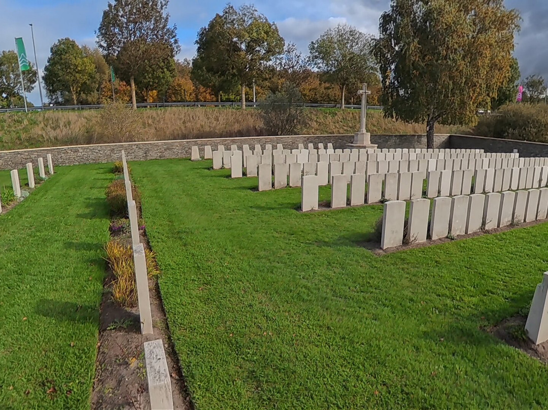 Adinkerke Military Cemetery-Adinkerke必去景点