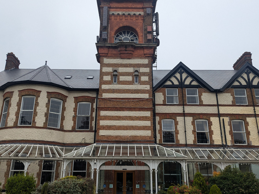 卢坎温泉酒店主图