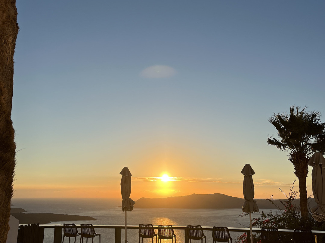 米尔典雅套房酒店主图